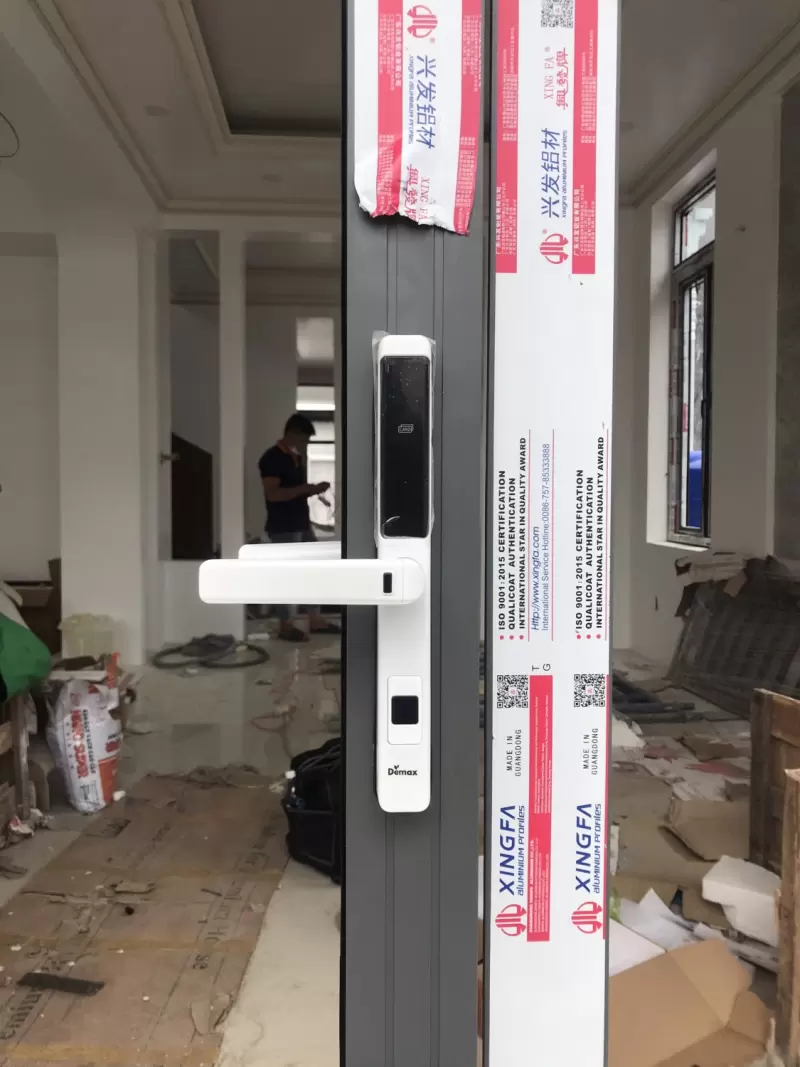 Khoá cửa nhôm là gì? Khi nào cần dùng khoá cửa nhôm