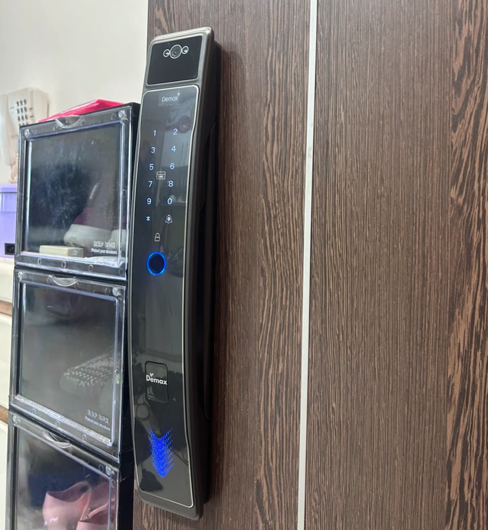 Khoá cửa vân tay