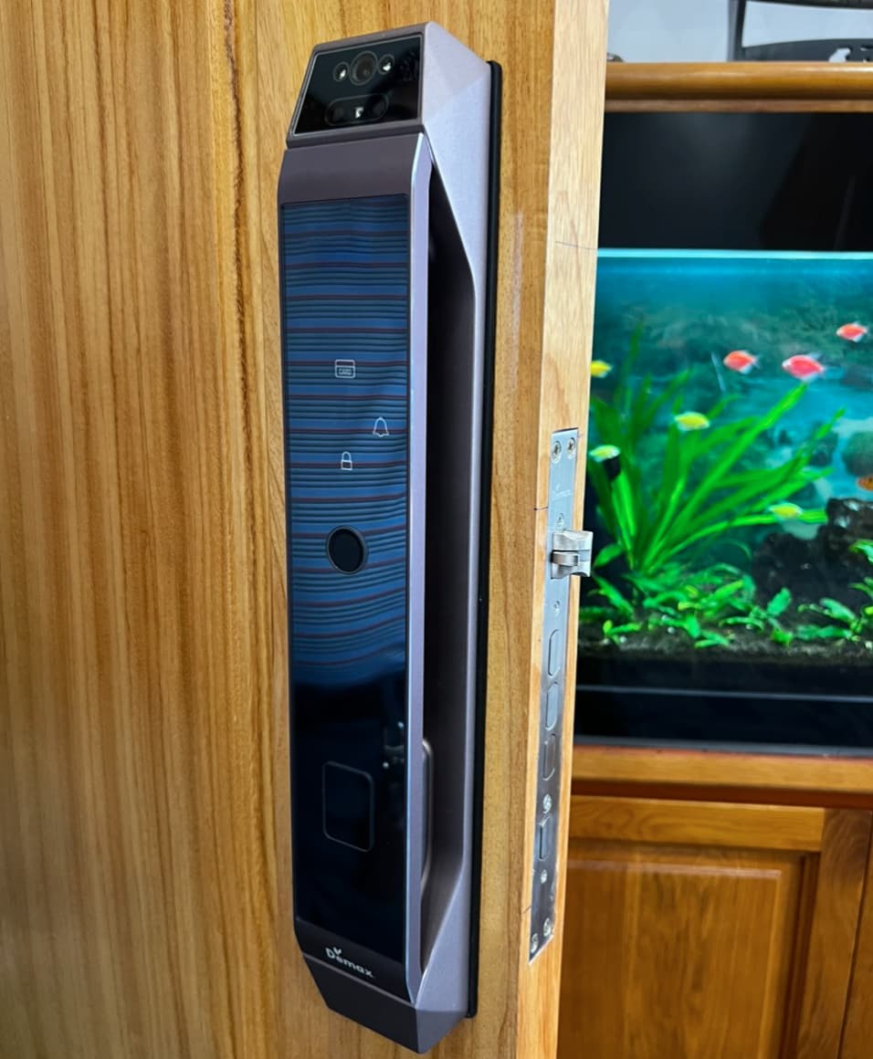 Khoá Face-ID Cửa gỗ